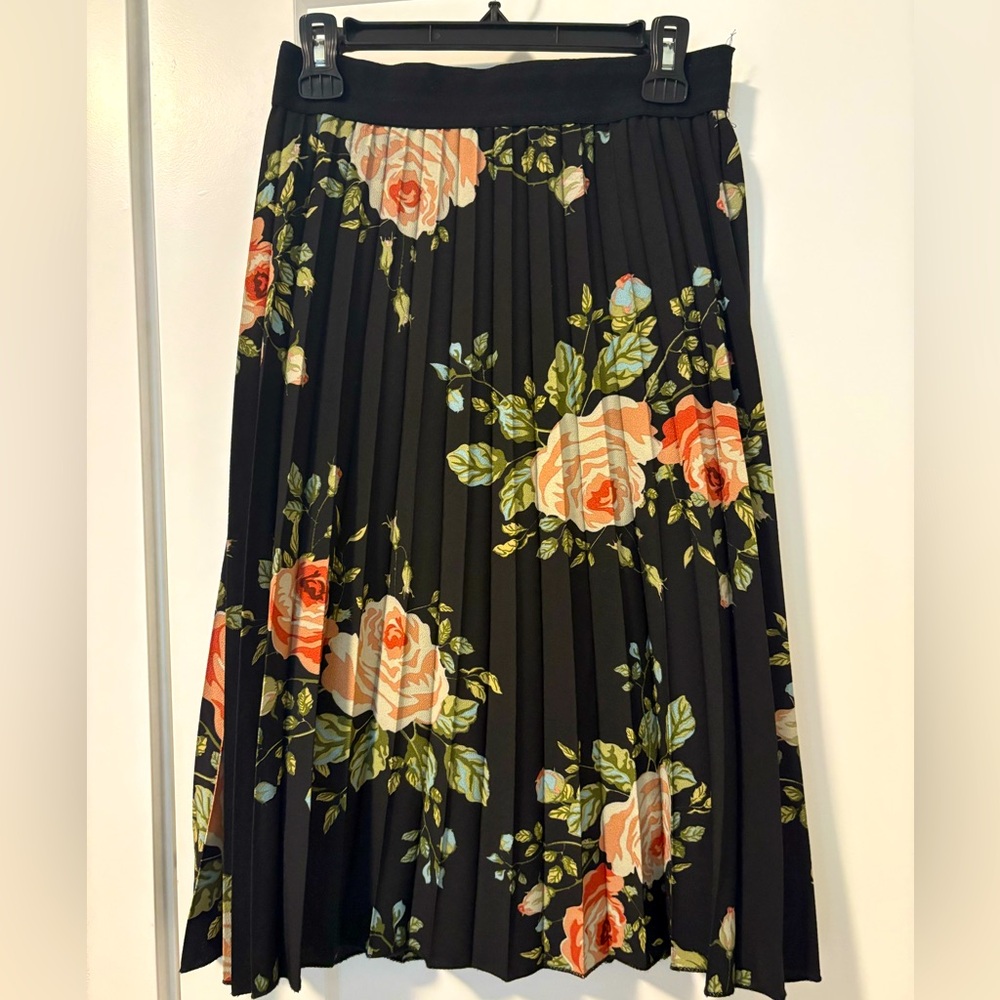 Floral Pleated Black Skirt